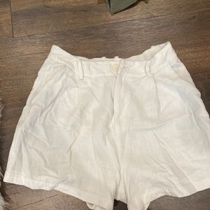 Princess Polly shorts, white color, size 6